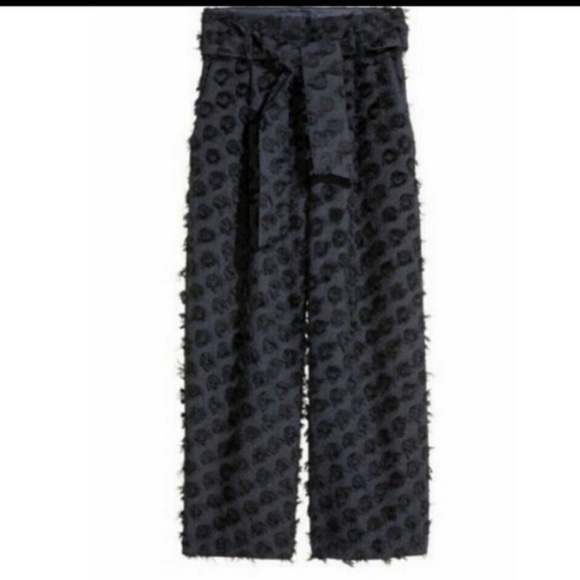 H&M Textured Cropped High Waisted Pants Size 6 - Picture 2 of 7